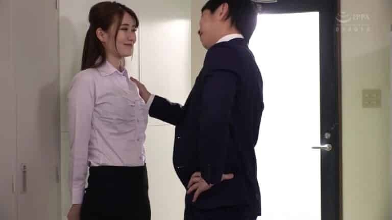 Vợ lén lút ngoại tình cùng sếp ở văn phòng